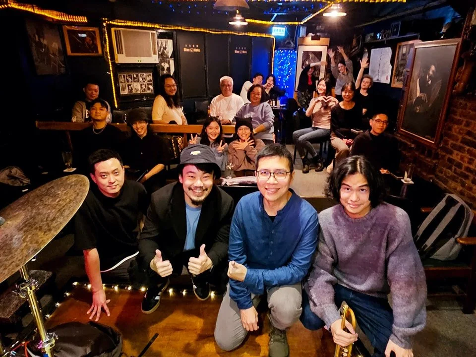 #黃子瑜 #台北藍調
感謝來自各方的好朋友,聽黃子瑜講講內心話,跟台灣爵士圈好友們玩點有趣的東西。大家今天聽得開心嗎?!都平安回到家了嗎?!趕著回家來不及留下來聊天的朋友,歡迎留言給我們喔~晚安啦 👍