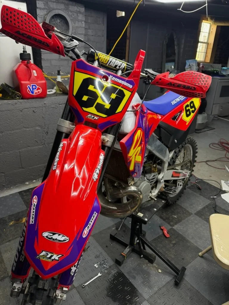 A little throwback kit on the restyled cr125🤘🏼🤘🏼