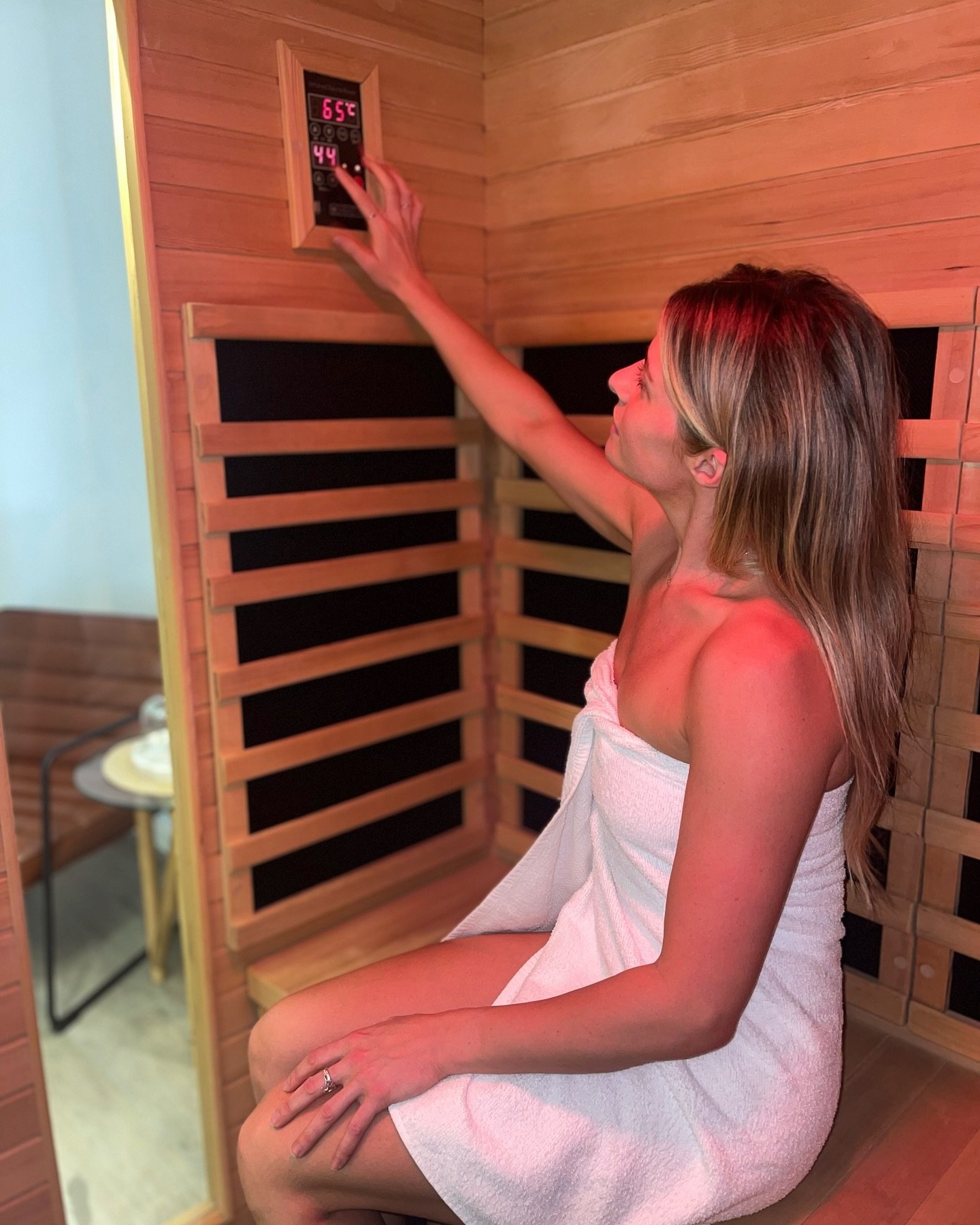 🔥 Revitalise your body and soothe your muscles post-physiotherapy treatment with our Infrared Sauna $10 add-on service! 🔥 

~ Infrared Sauna sessions are recognized for their ability to induce relaxation and alleviate stress. The heat penetrates de
