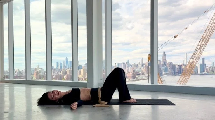 A truly deceivingly simply but devilishly challenging lower body mini from the May at-home mat pilates program on Helen Phelan Studio.

Check out each clip for some technique tips and try each move 10-15x or do the entire class with me (and 500+ othe