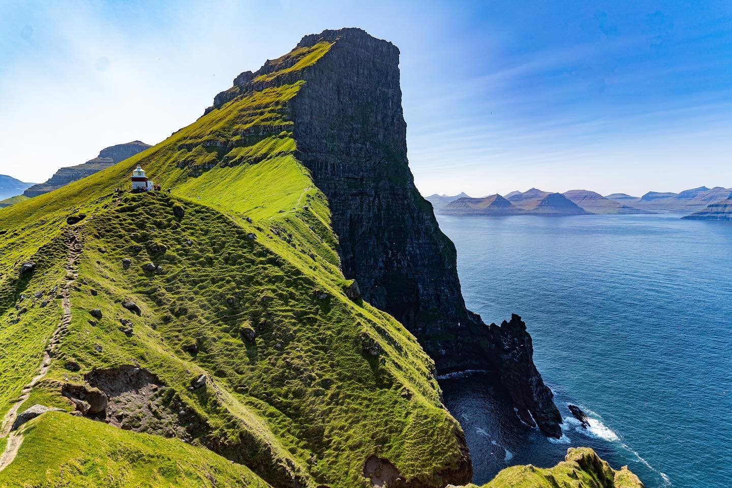 NEW BLOG POST! (Link in profile)
One of my favourite days in the Faroe Islands was exploring the northern island of Kalsoy. Beautiful sunshine, waterfalls, epic vistas, and a few puffins to boot! Read more about it on leavingsanity.ca (link in profil