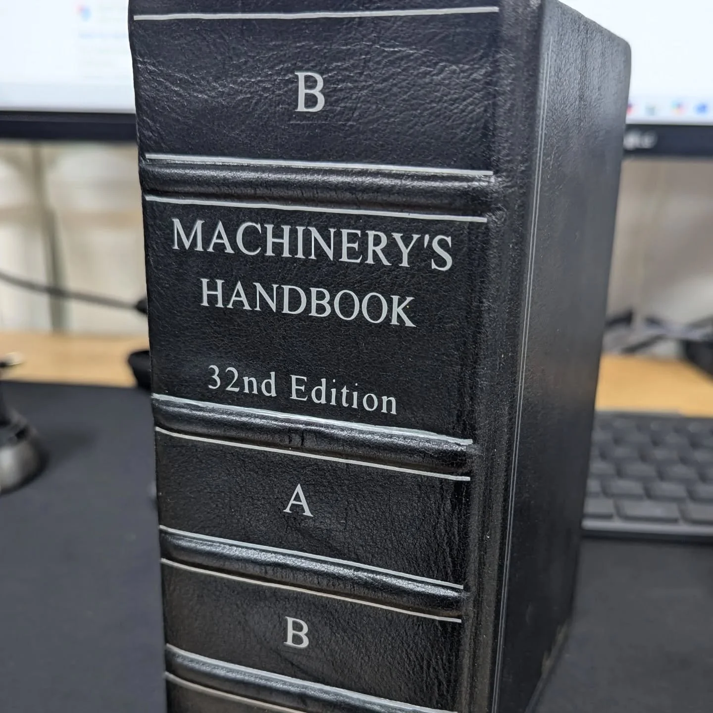 Haven't had a moment to show this off yet, but needed major diameter of an M12 and M16 thread today. This handbook was hand bound by my wife @whenbethwrites ! The covers are made from aluminum plate and the sewn in book mark is more useful than I eve