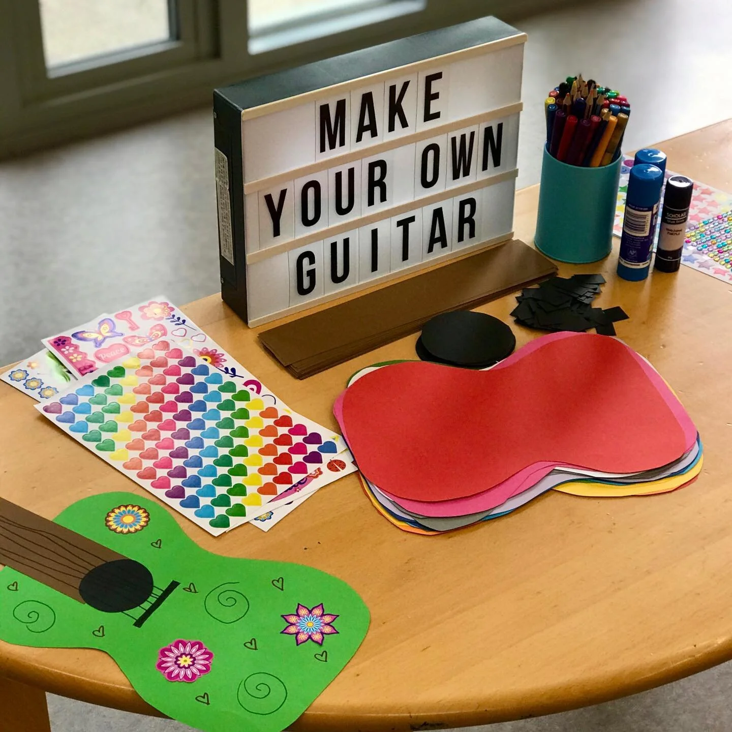 Had a great day today at the Grovedale Family Play Day! 🌈 

The kids had so much fun making their own guitars 🎸 

It was great to be involved in such a wonderful community event. That&rsquo;s what we love to be a part of at Monarch Music; supportiv