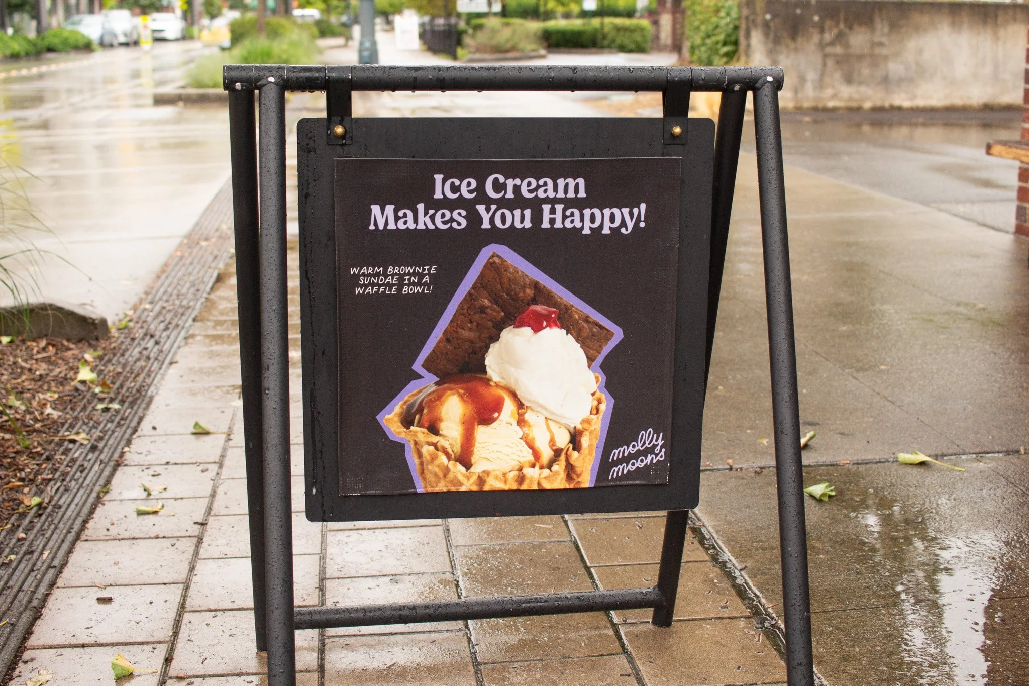A sign outside the shop advertising a sundae. 