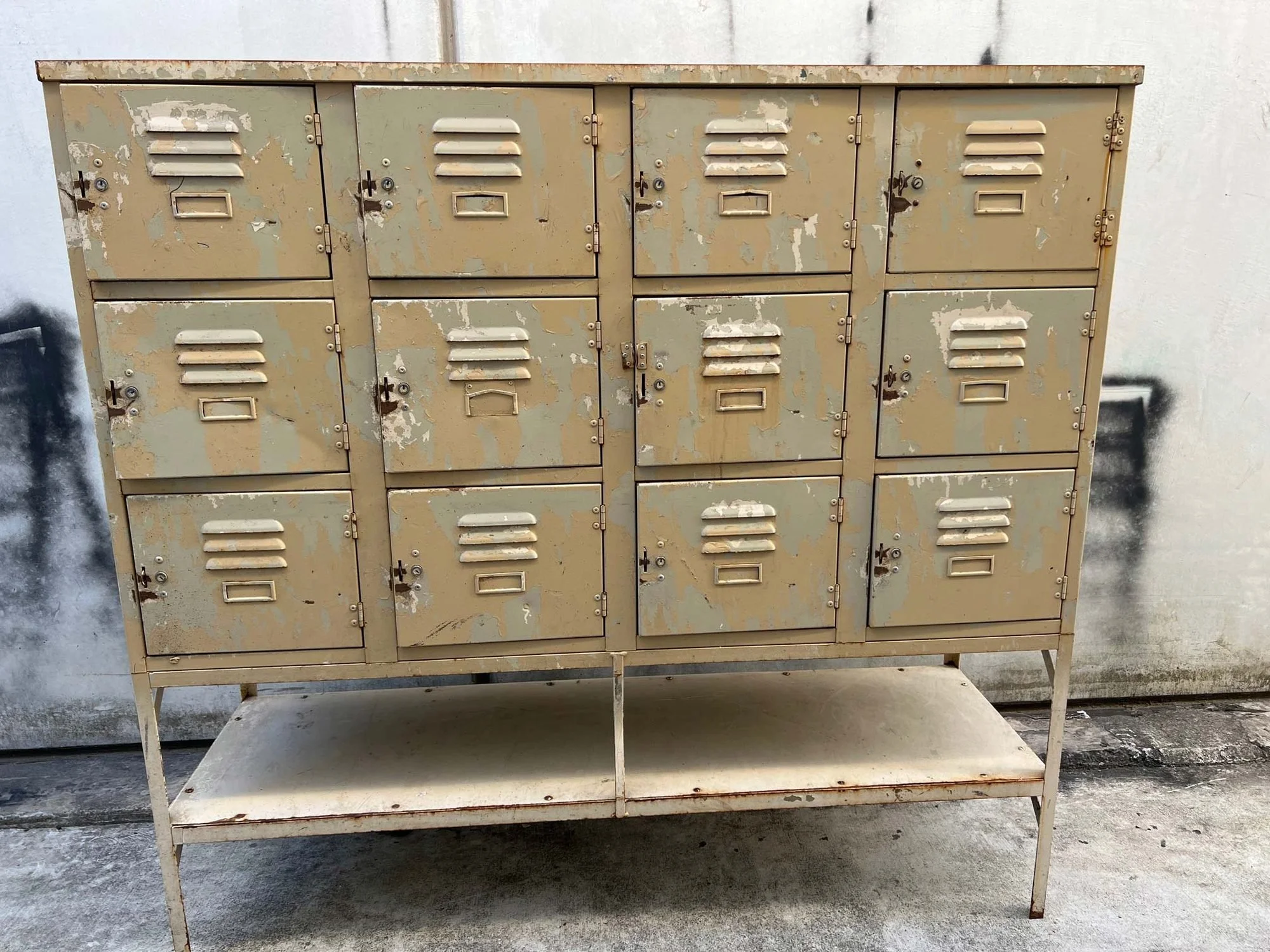 vintage-industrial-metal-school-lockers-4.jpg