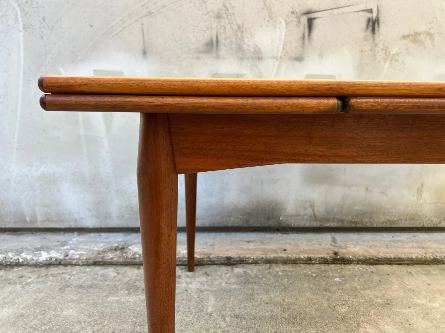 Mid-Century Modern Extendable Parker Dining Table
