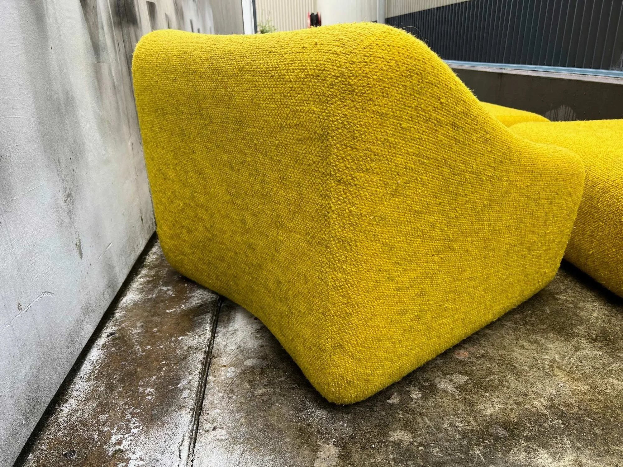 pair-of-1970s-featherston-numero-vii-chairs-with-ottomans-6.jpg