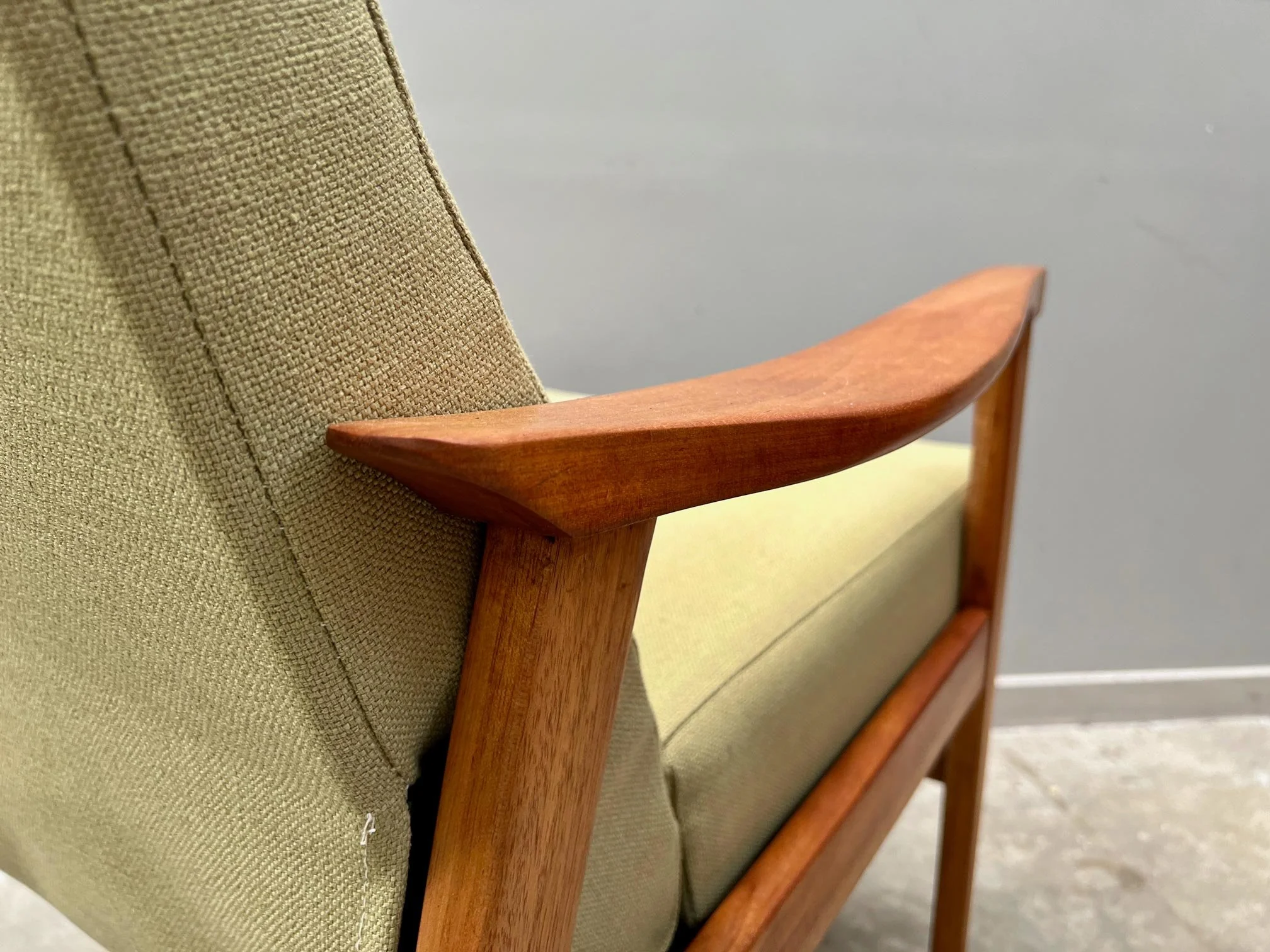 Mid-Century Modern Reclinable Armchair