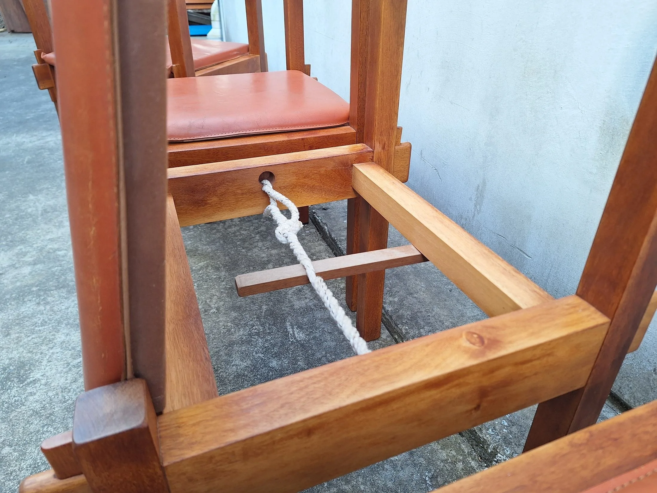 Griffith Tablecraft dining chair showing construction