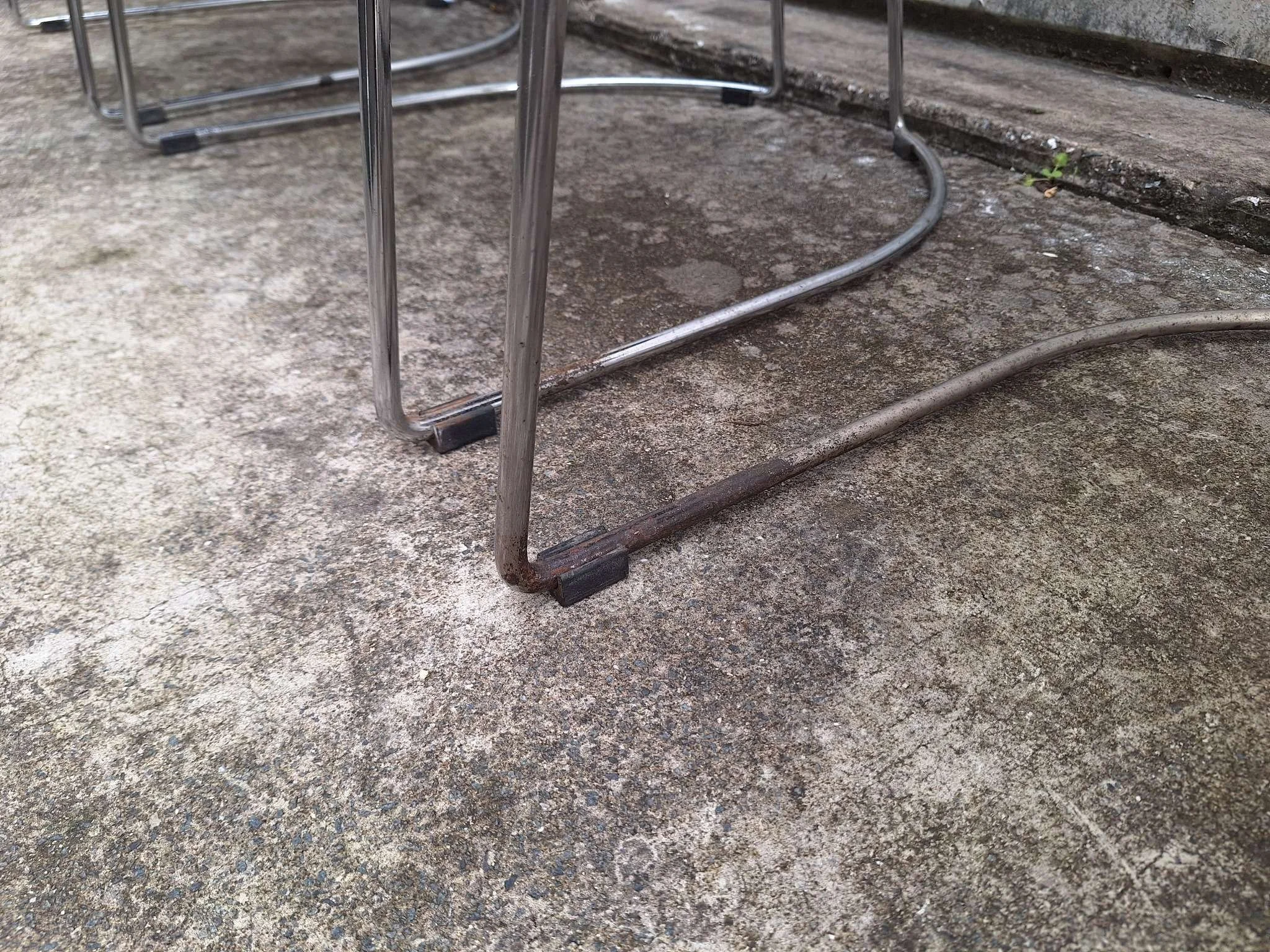 postmodern blue chrome dining chair rust detail 2