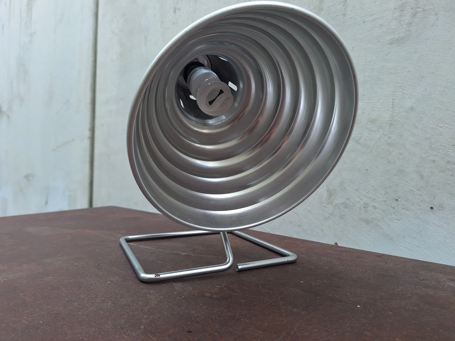 Front view of concentric silver reflector and replacement bayonet bulb fitting.