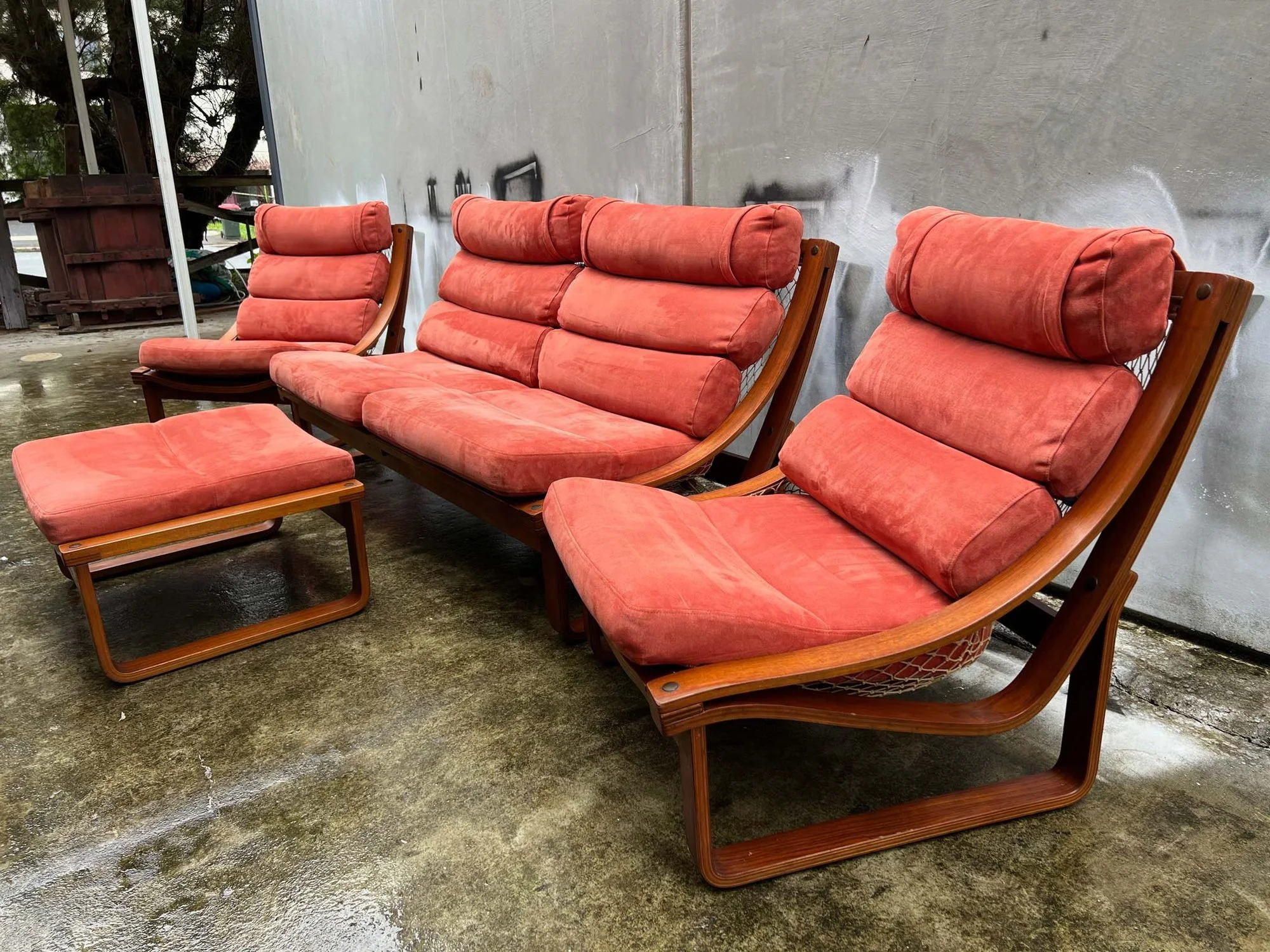 tessa-t4-leather-lounge-suite-by-fred-lowen-2.jpg