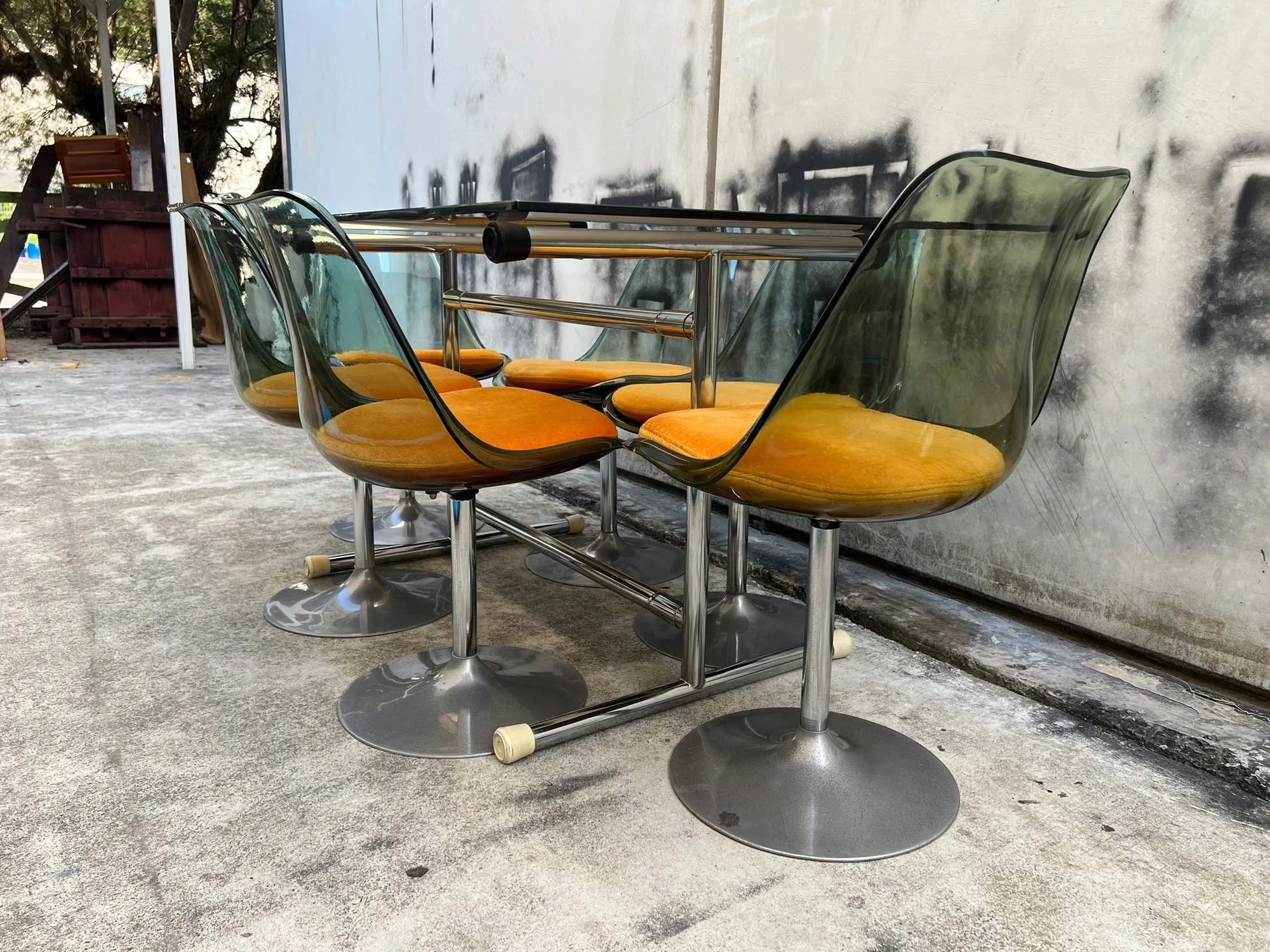 1970s-dining-set-with-six-tulip-chairs-and-smoked-glass-table-3.jpg