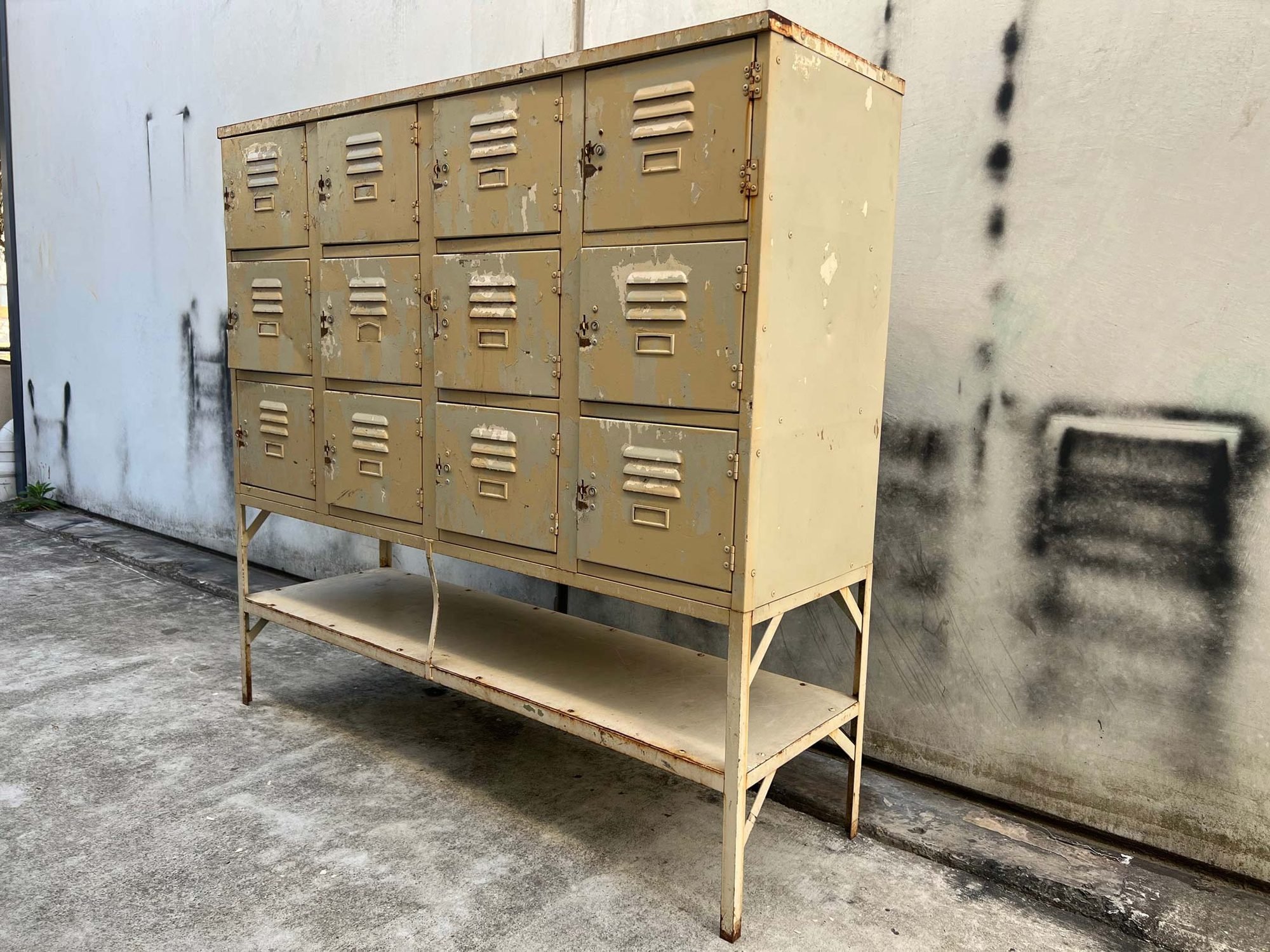 vintage-industrial-metal-school-lockers-2.jpg