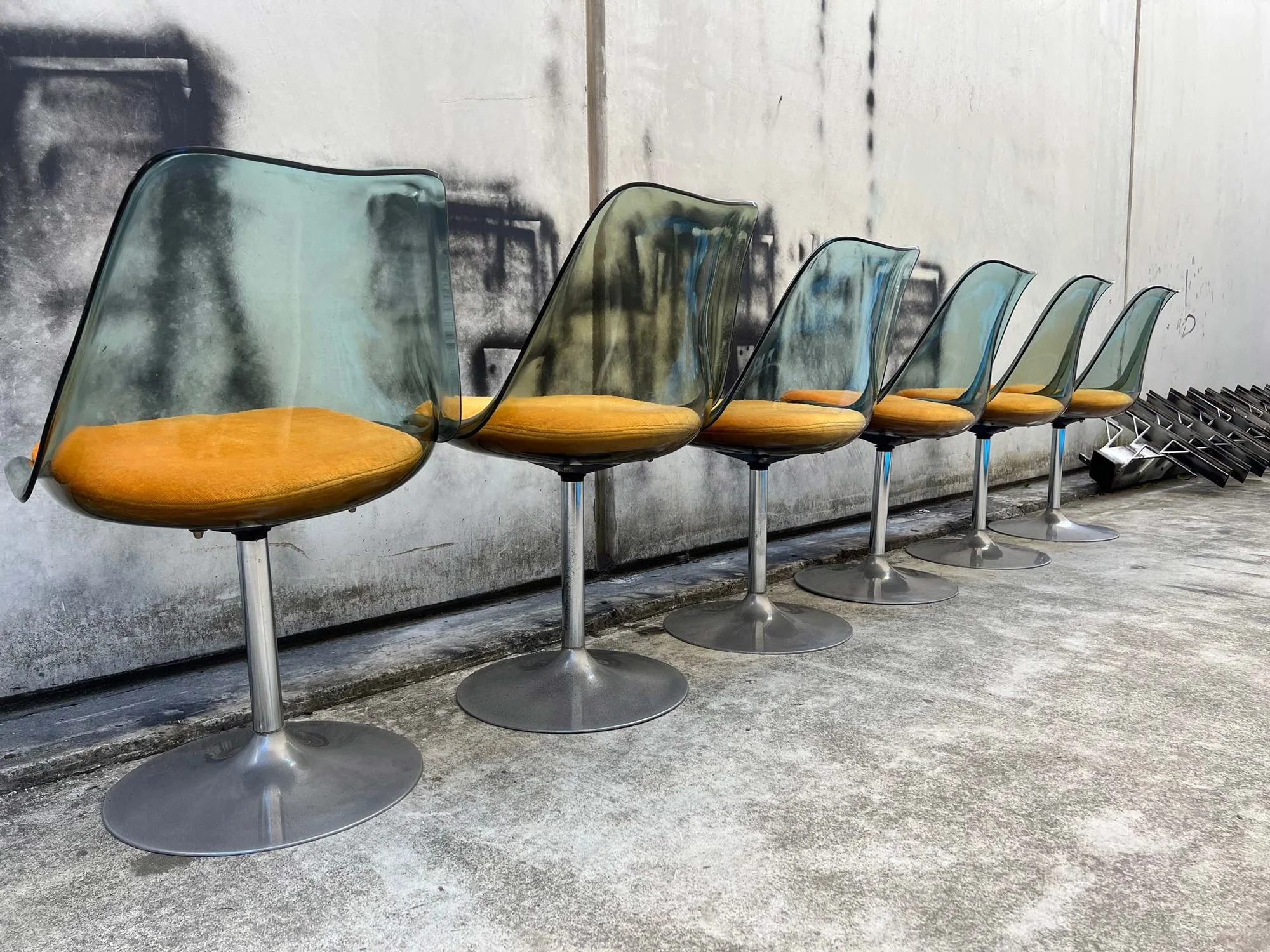 1970s-dining-set-with-six-tulip-chairs-and-smoked-glass-table-11.jpg