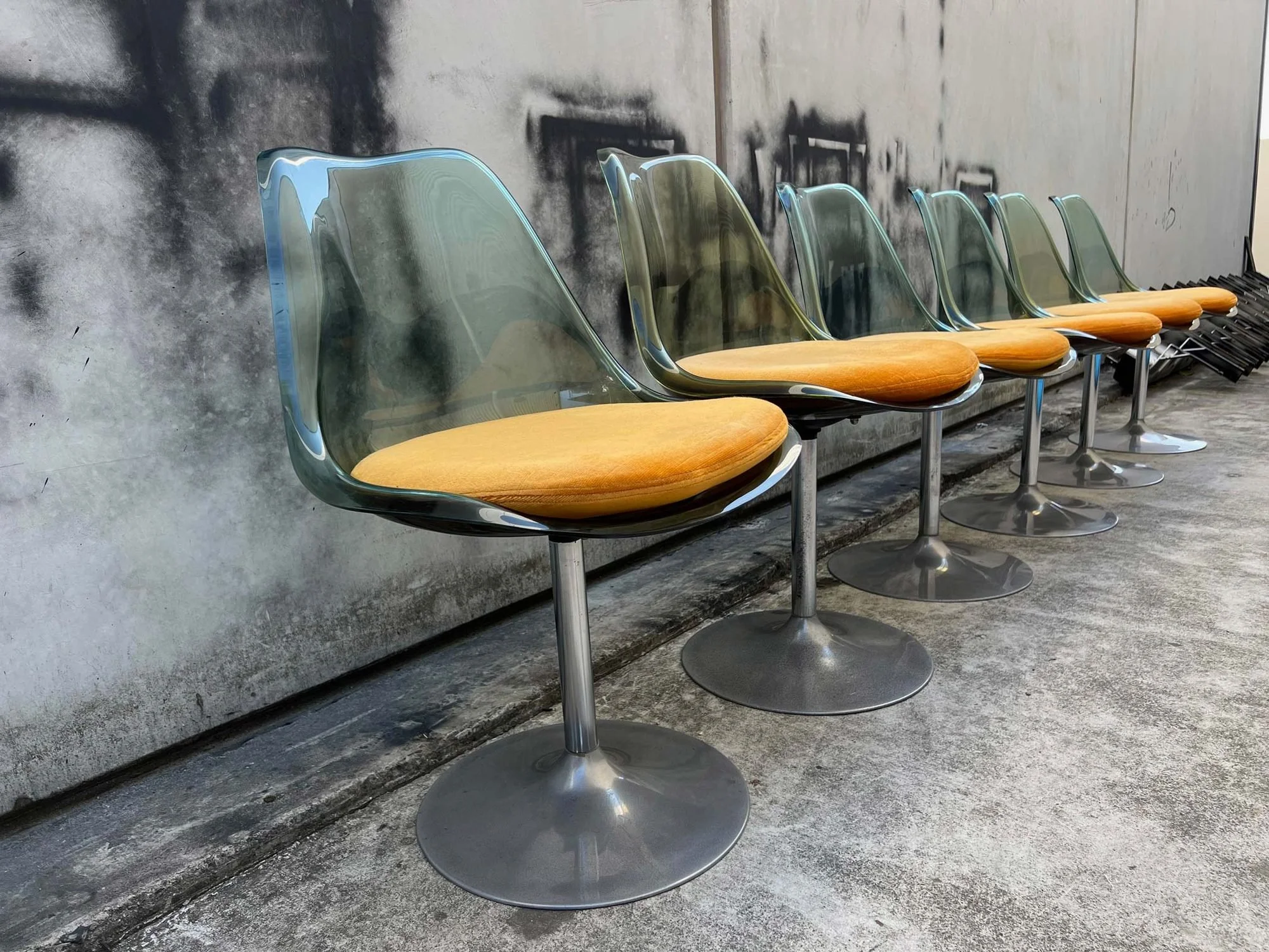 1970s-dining-set-with-six-tulip-chairs-and-smoked-glass-table-9.jpg