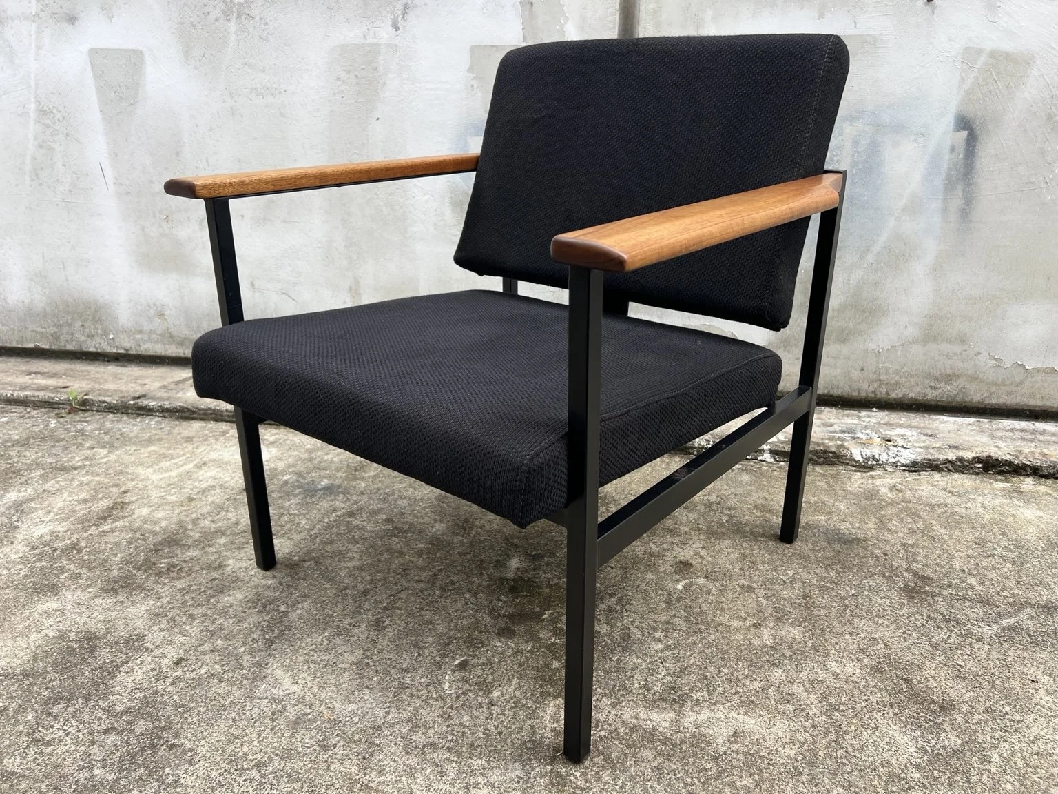 restored mid-century modern armchair 01