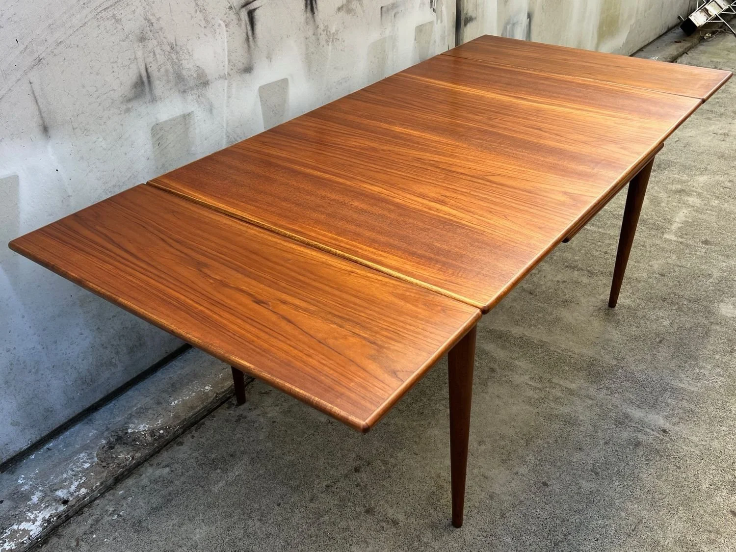 Mid-Century Modern Extendable Parker Dining Table