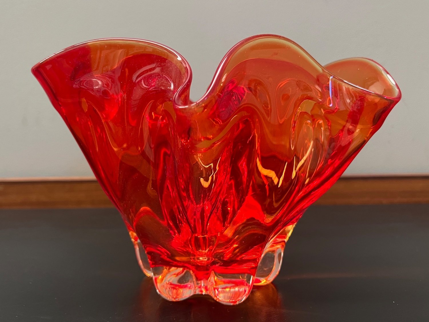 Large Vintage 6-Petal Stretch Glass Bowl