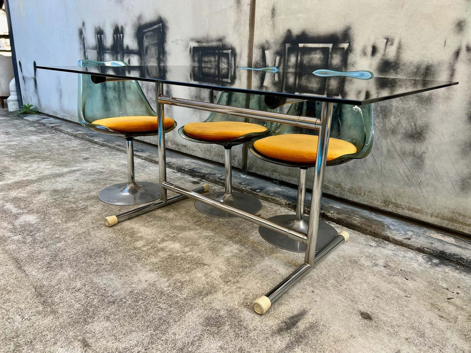 1970s-dining-set-with-six-tulip-chairs-and-smoked-glass-table-8.jpg