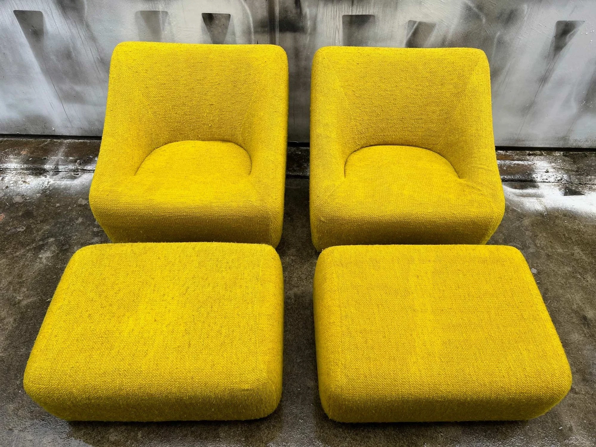 pair-of-1970s-featherston-numero-vii-chairs-with-ottomans-2.jpg