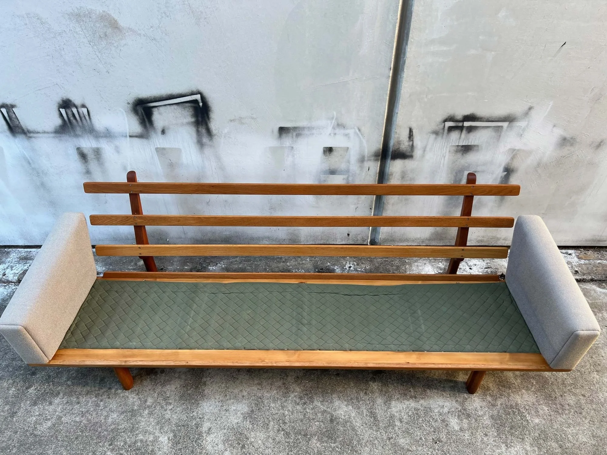 restored-hans-wegner-four-seater-sofa-for-getama-8.jpg