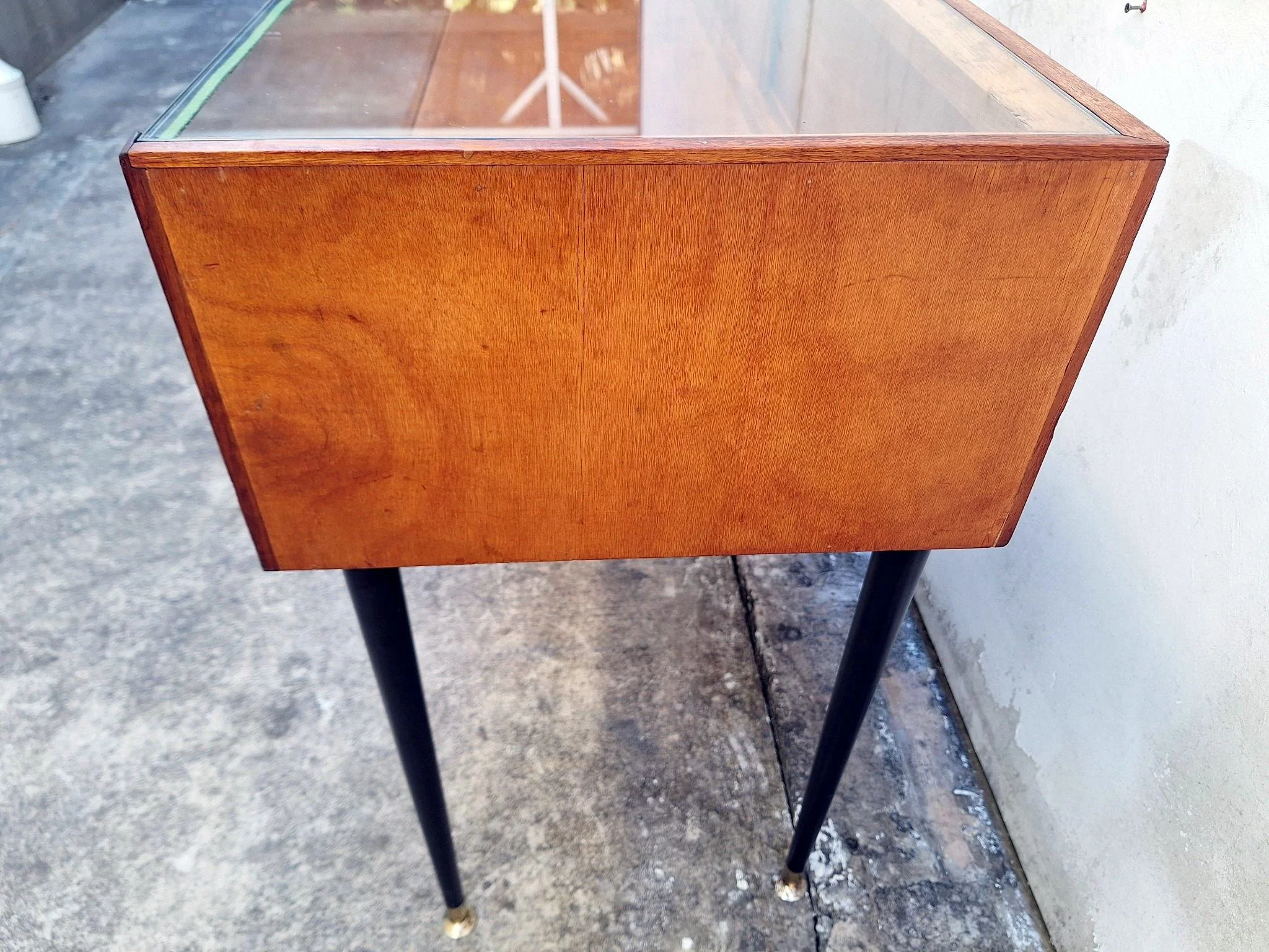 mid-century glass display cabinet side detail