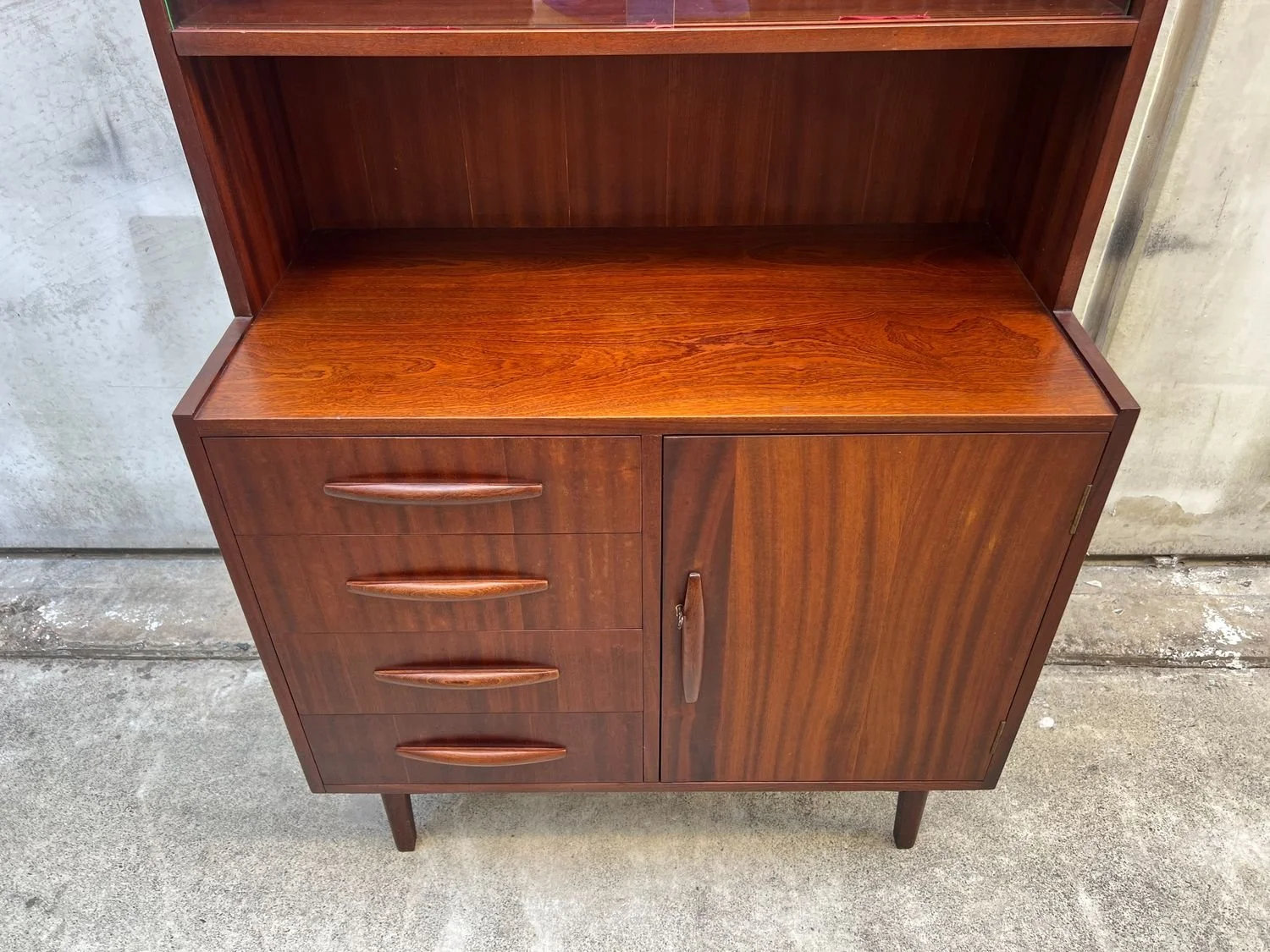 Original Mid-Century Display Hutch