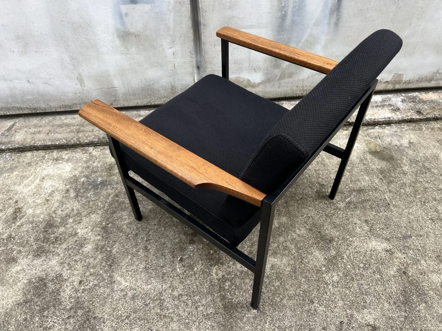 restored mid-century modern armchair 02