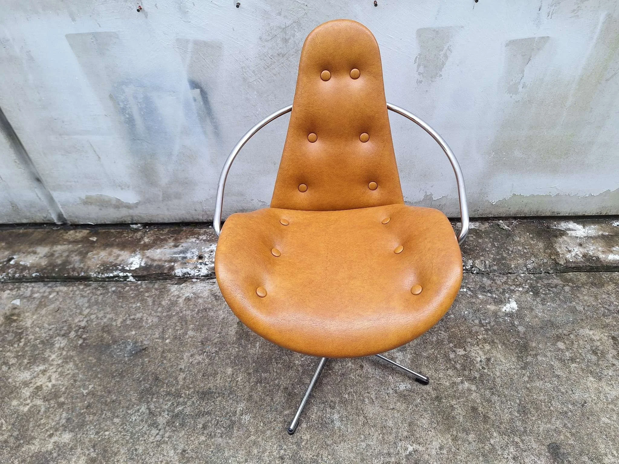 Overhead front view of Space Age Sputnik chair