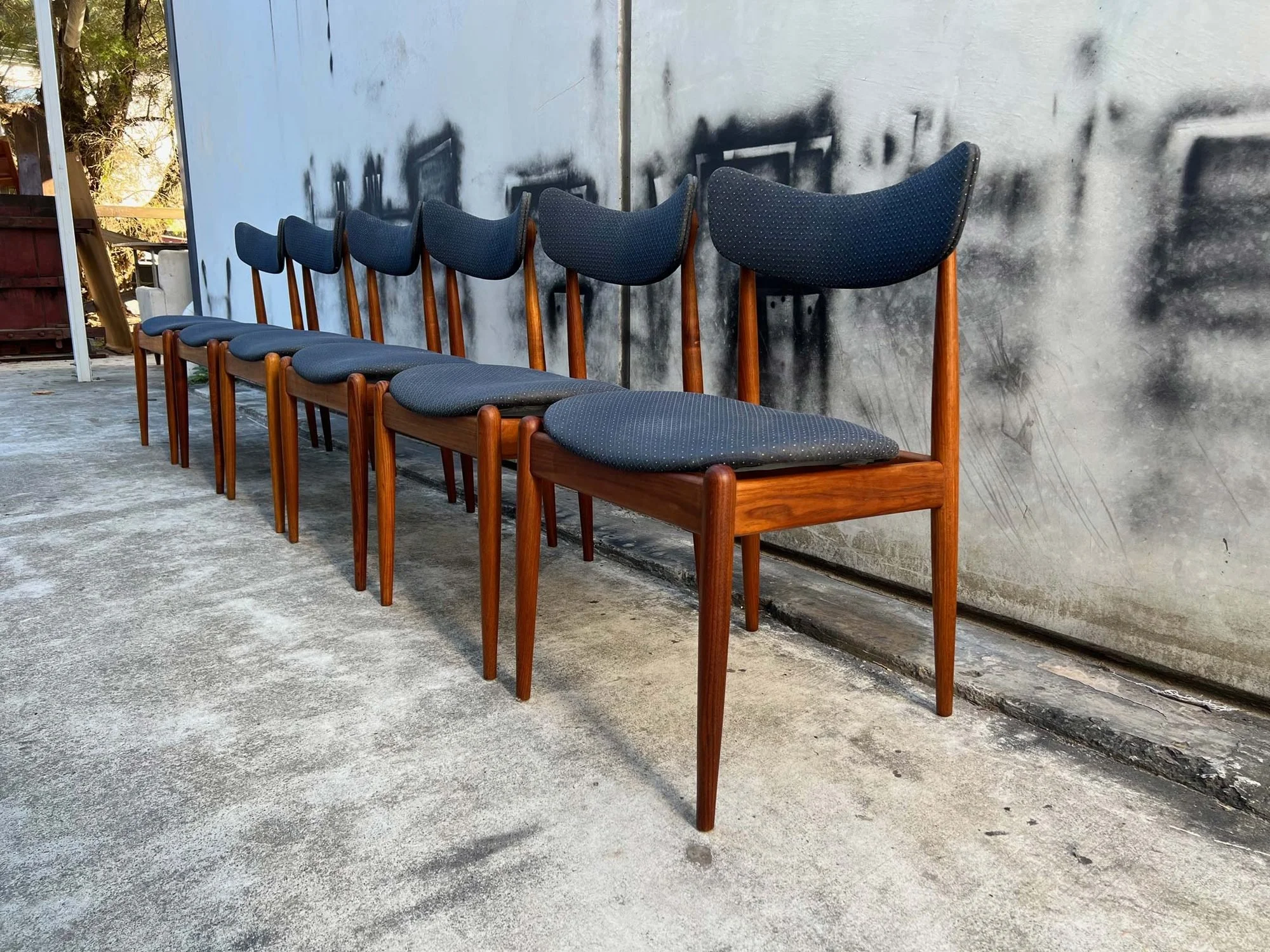set-of-six-1960s-parker-matchstick-107-dining-chairs-1.jpg