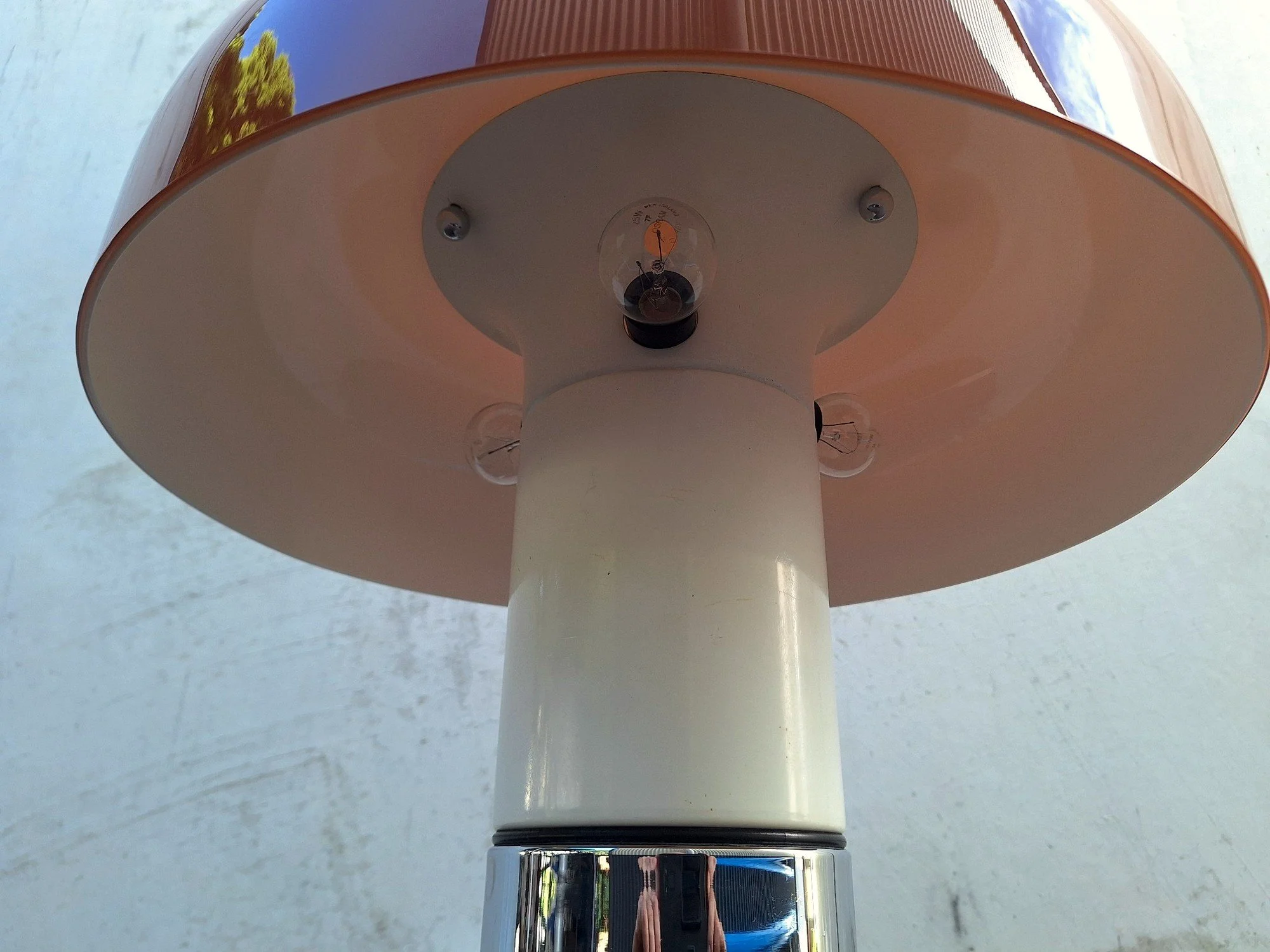 Guzzini Brumbury lamp under shade close up