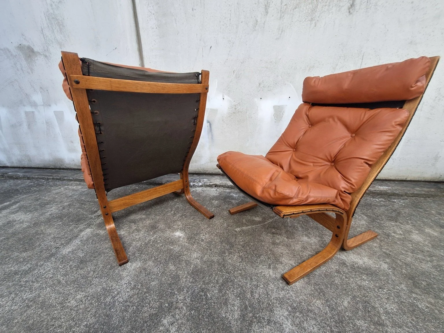 Rear construction and beechwood frame of vintage Ingmar Relling Siesta chair