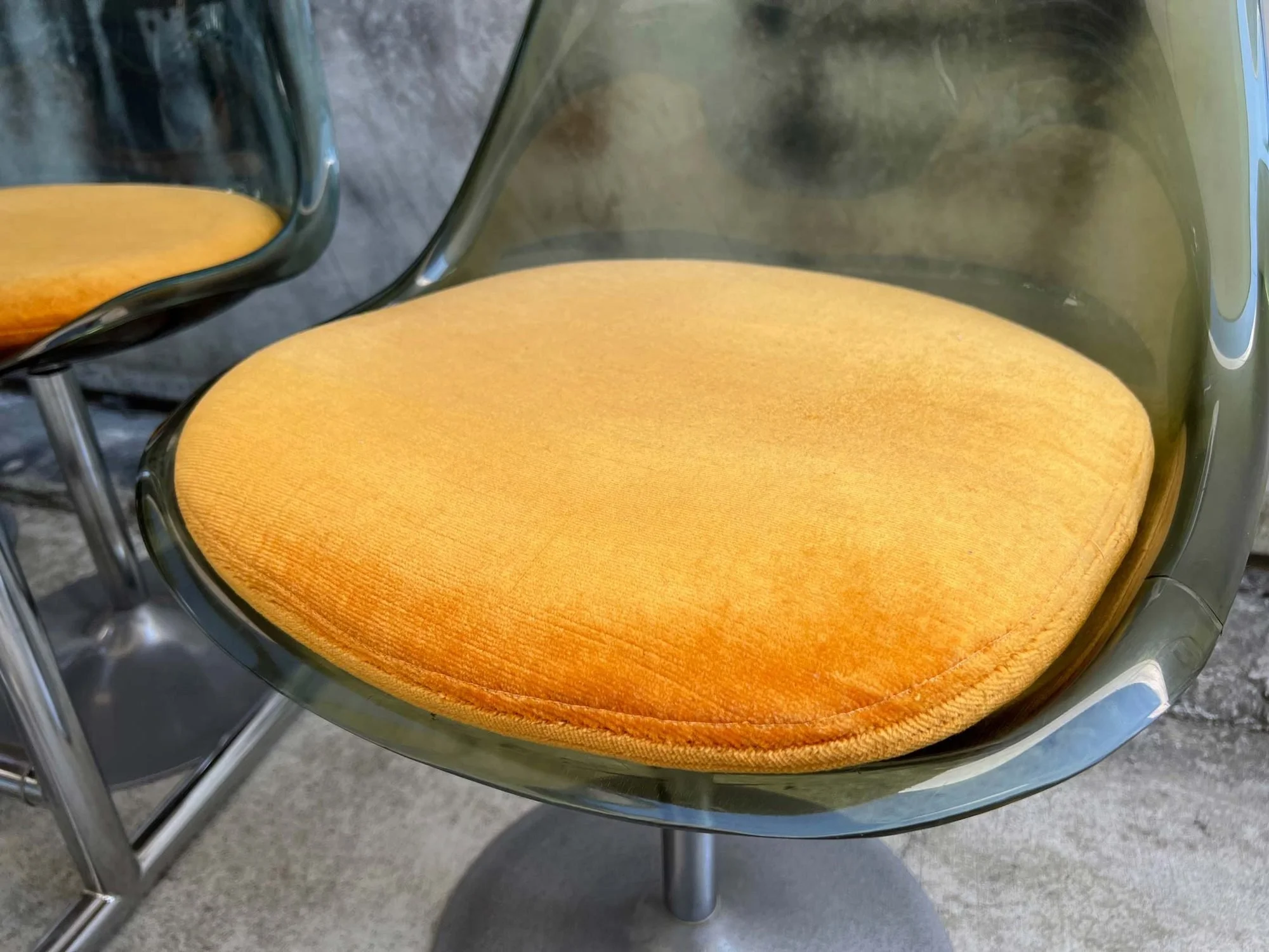 1970s-dining-set-with-six-tulip-chairs-and-smoked-glass-table-6.jpg
