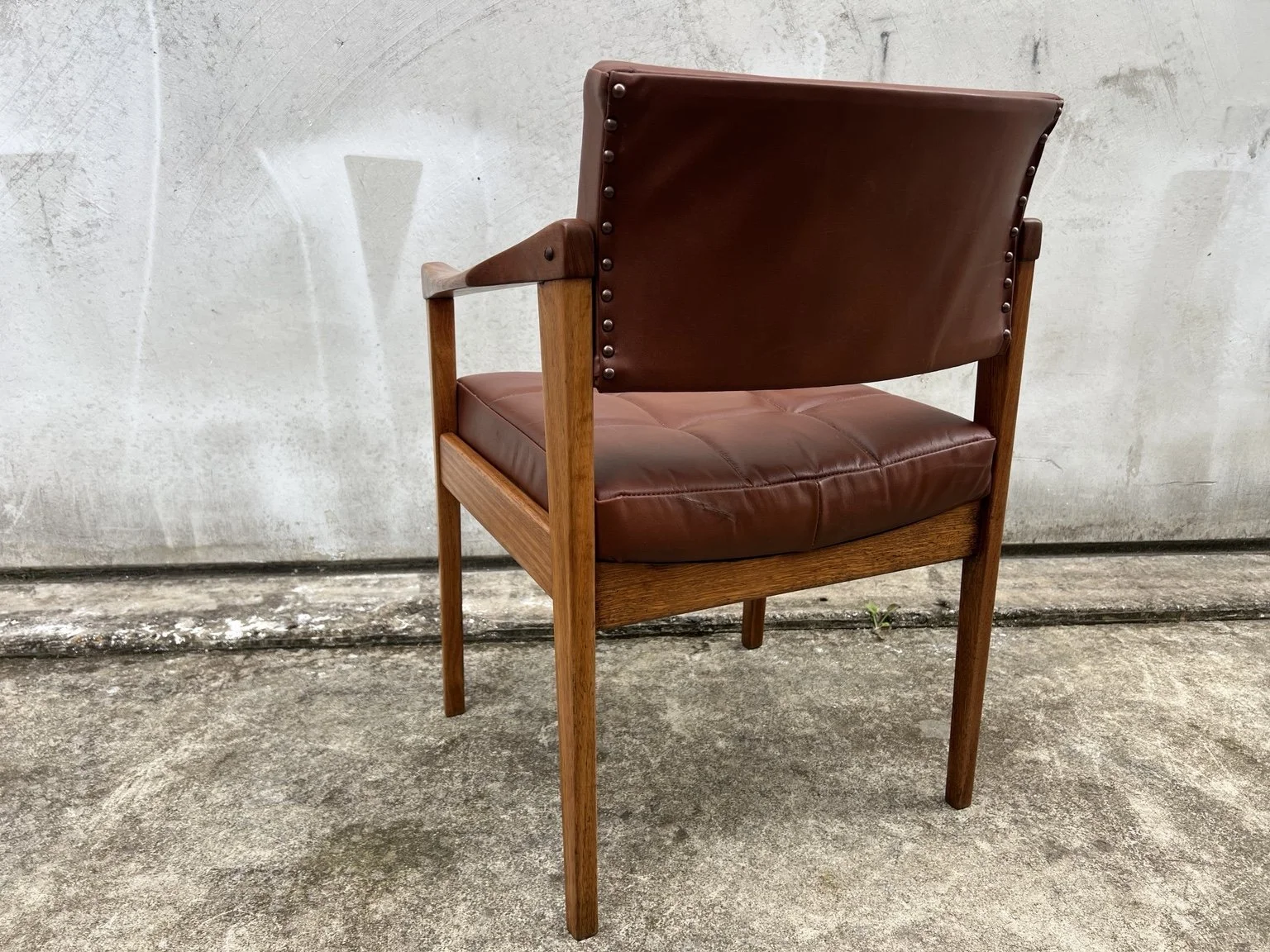 mid-century restored leather office chair 08