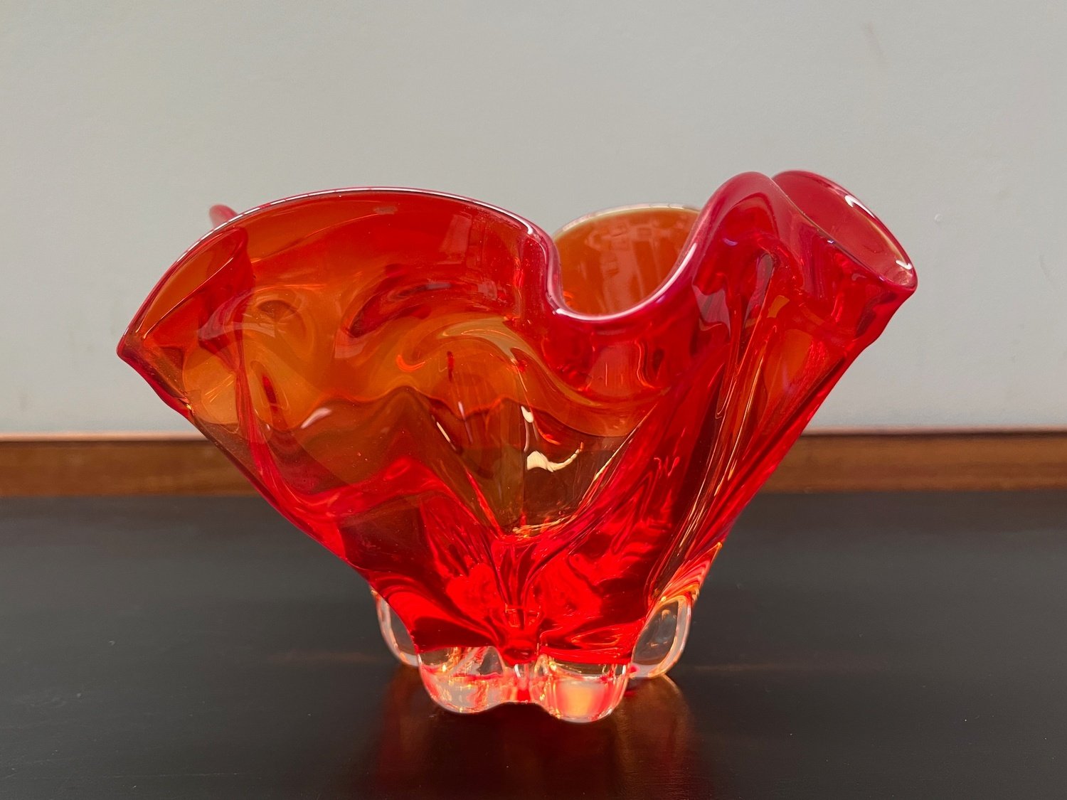 Large Vintage 6-Petal Stretch Glass Bowl