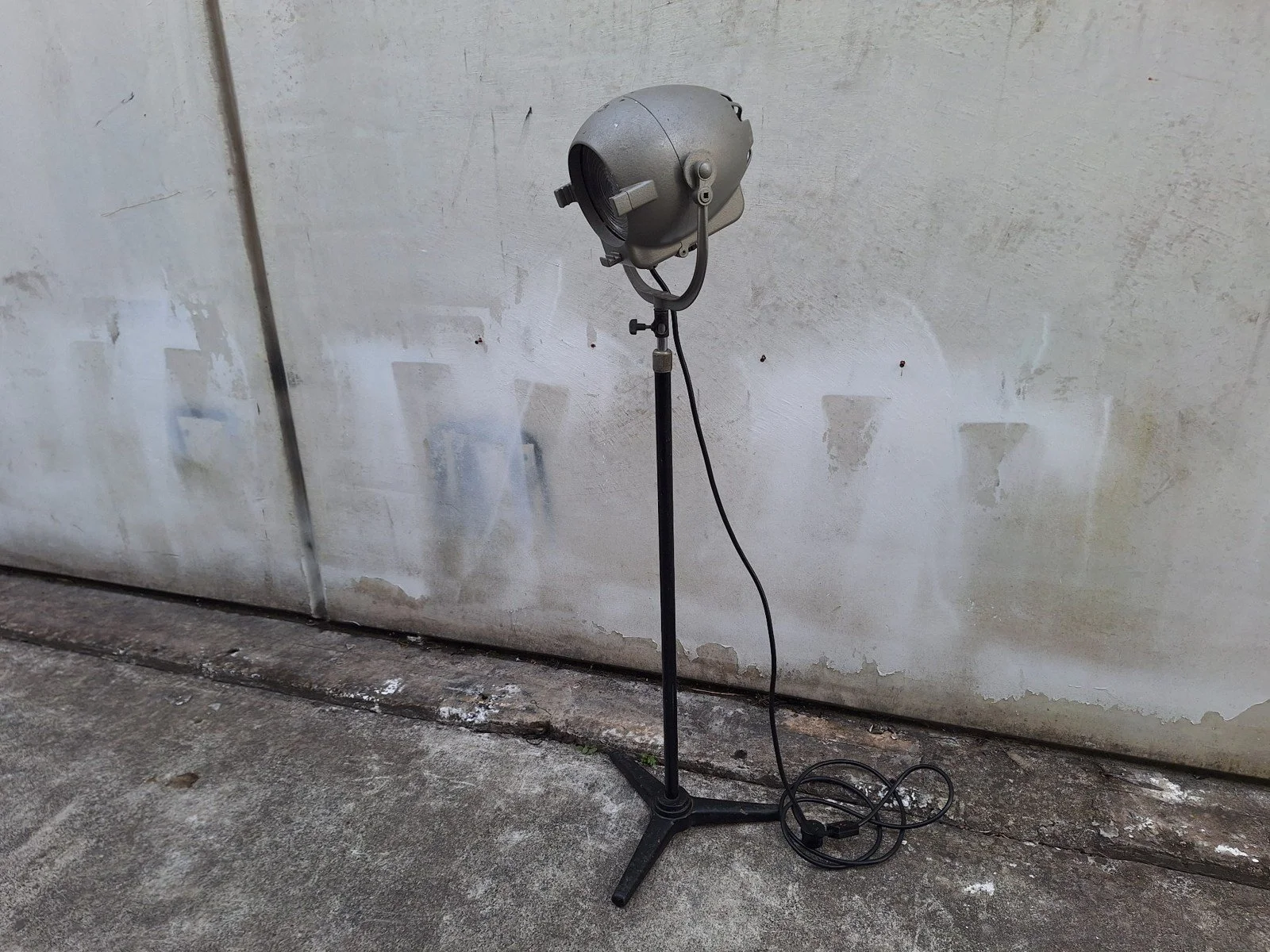 Three-quarter full view of lamp No. 2 showing its grey housing and black stand.