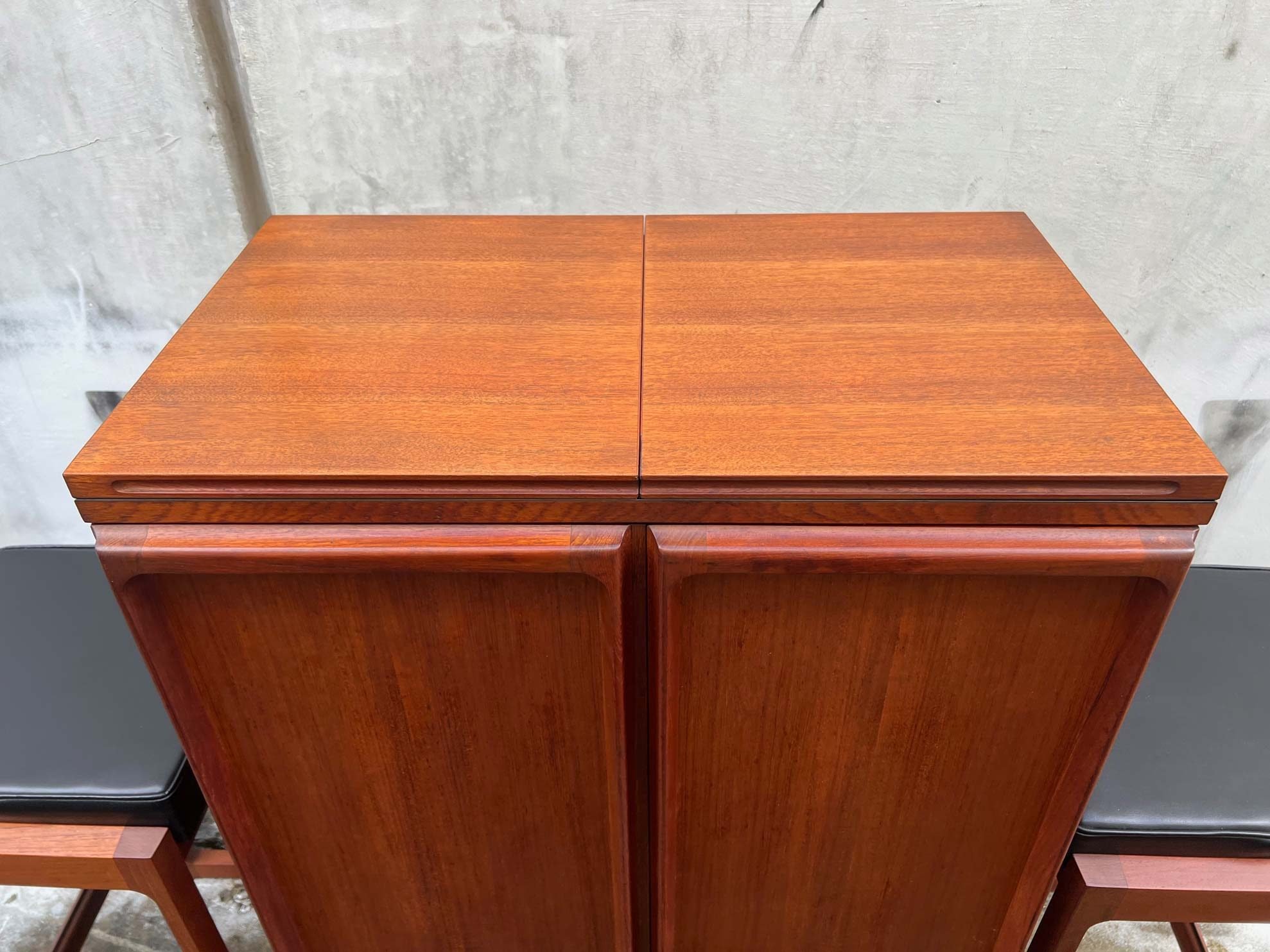 restored-chiswell-folding-teak-bar-with-bar-stools-5.jpg