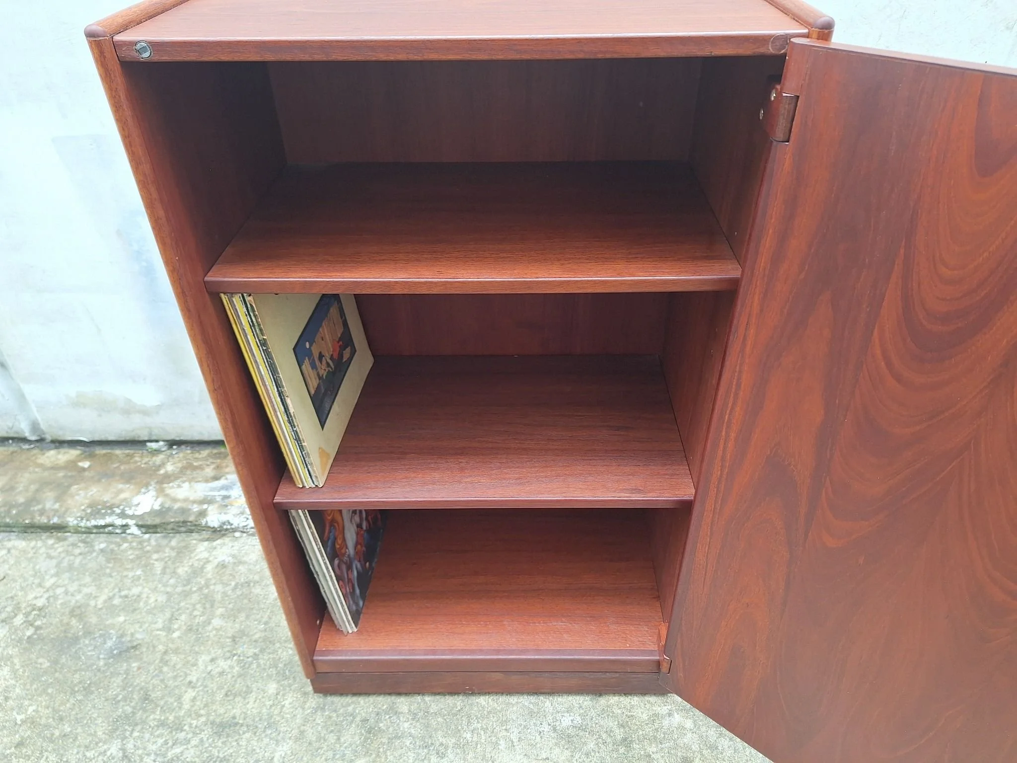 Adjustable shelving inside record cabinet