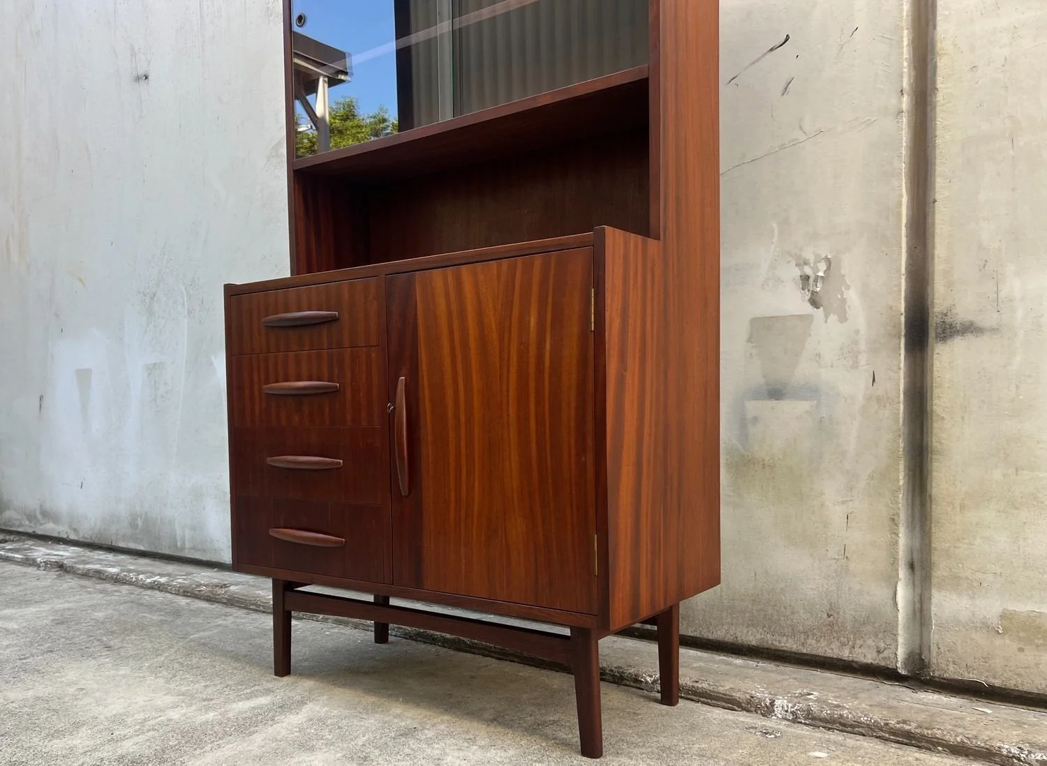 Original Mid-Century Display Hutch