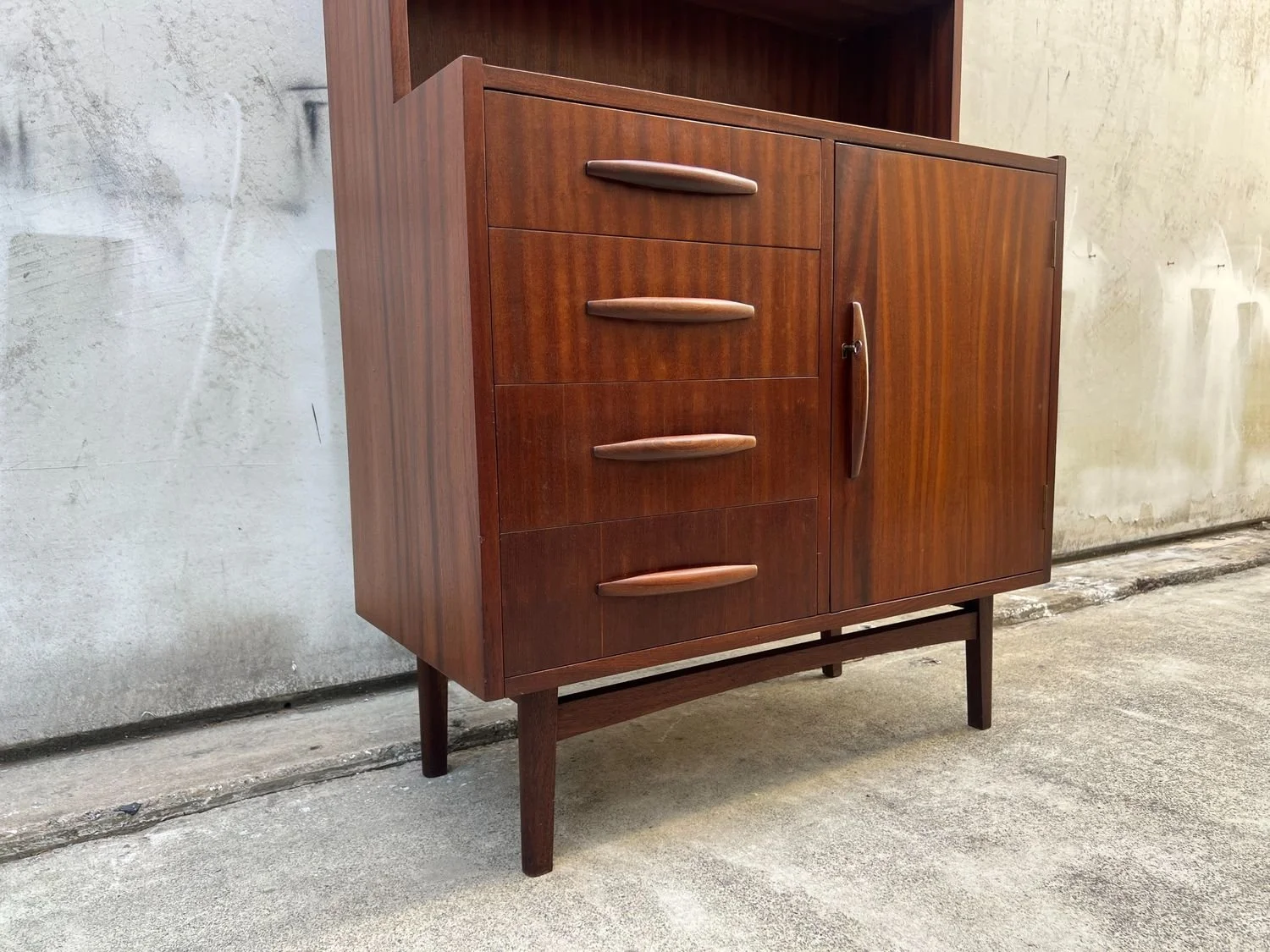 Original Mid-Century Display Hutch