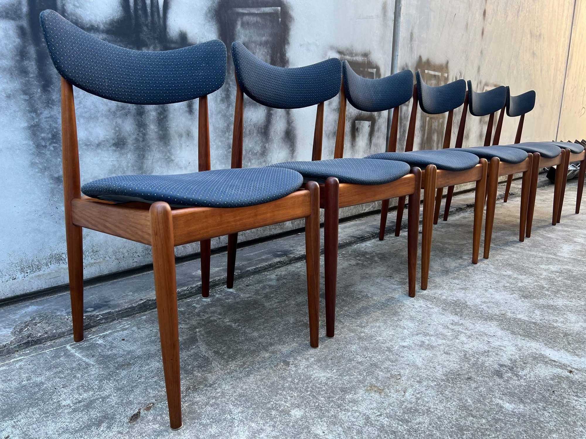 set-of-six-1960s-parker-matchstick-107-dining-chairs-3.jpg
