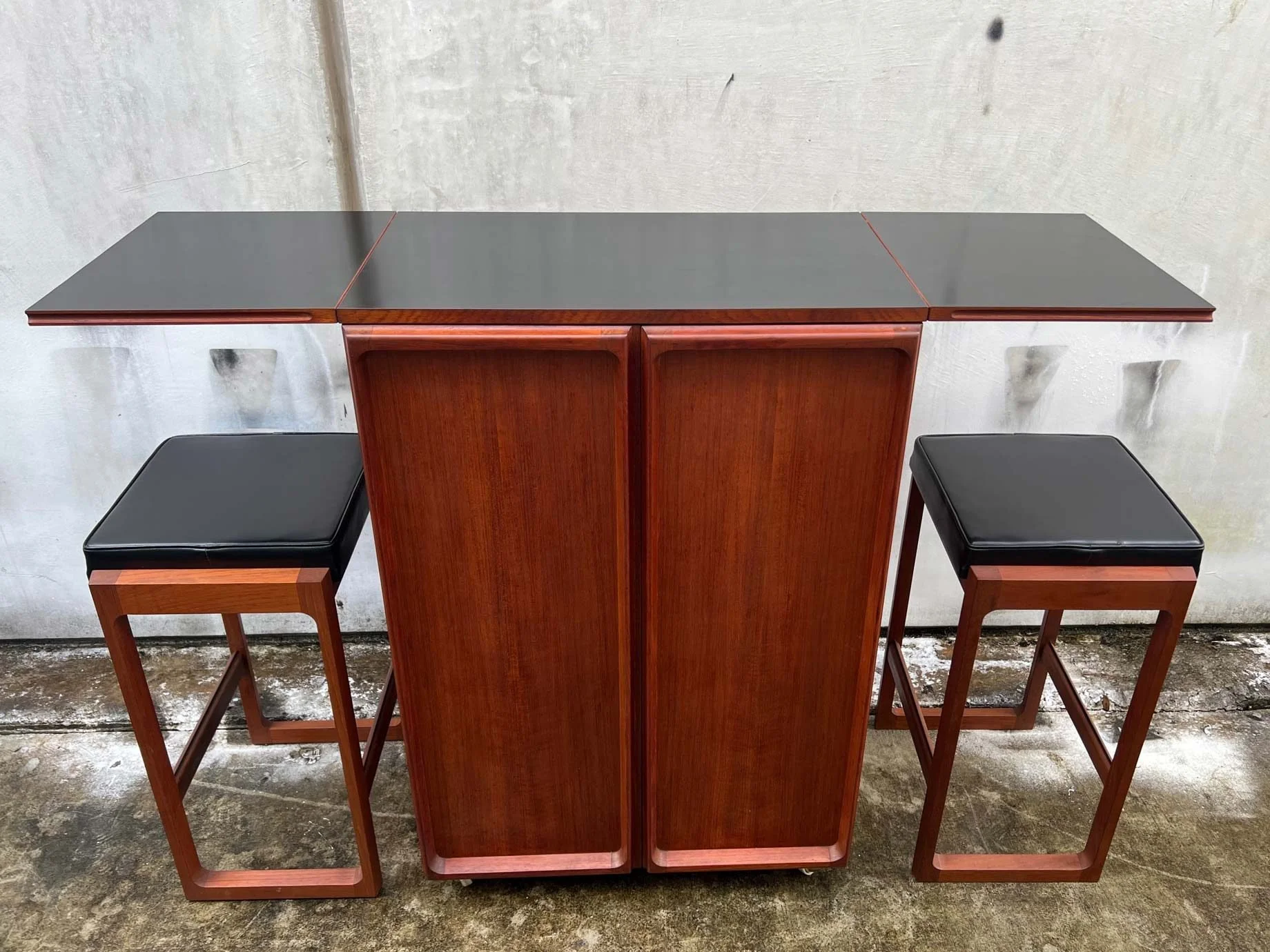 restored-chiswell-folding-teak-bar-with-bar-stools-2.jpg