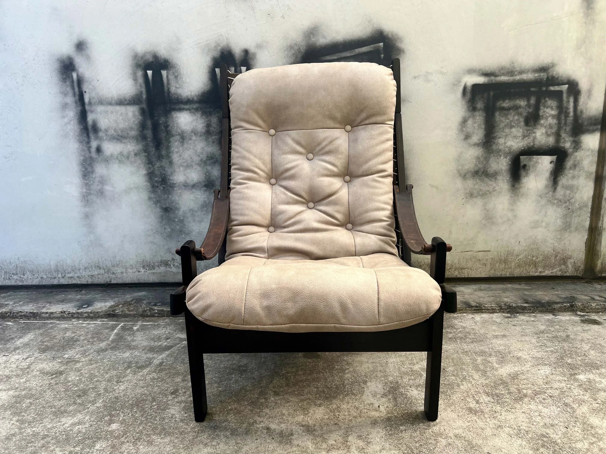 afdal-hunter-chair-2.jpg