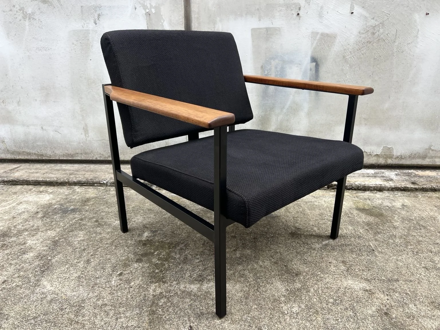 restored-mid-century-modern-armchair-05.jpeg