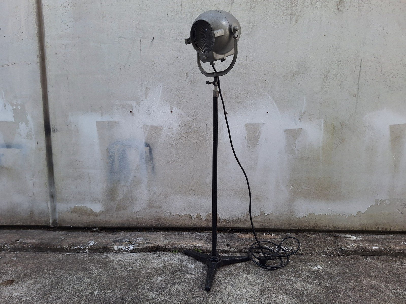 Full view of Strand Electric theatre floor lamp No. 2 on its black three-foot stand.