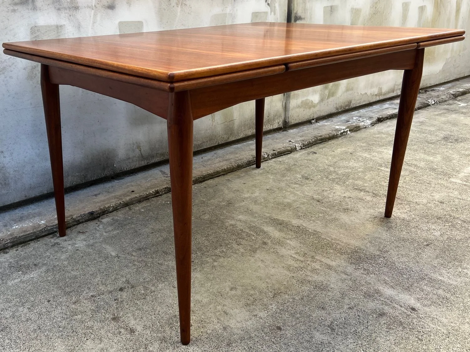 Mid-Century Modern Extendable Parker Dining Table