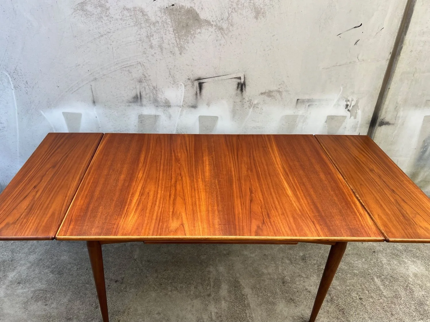 Mid-Century Modern Extendable Parker Dining Table