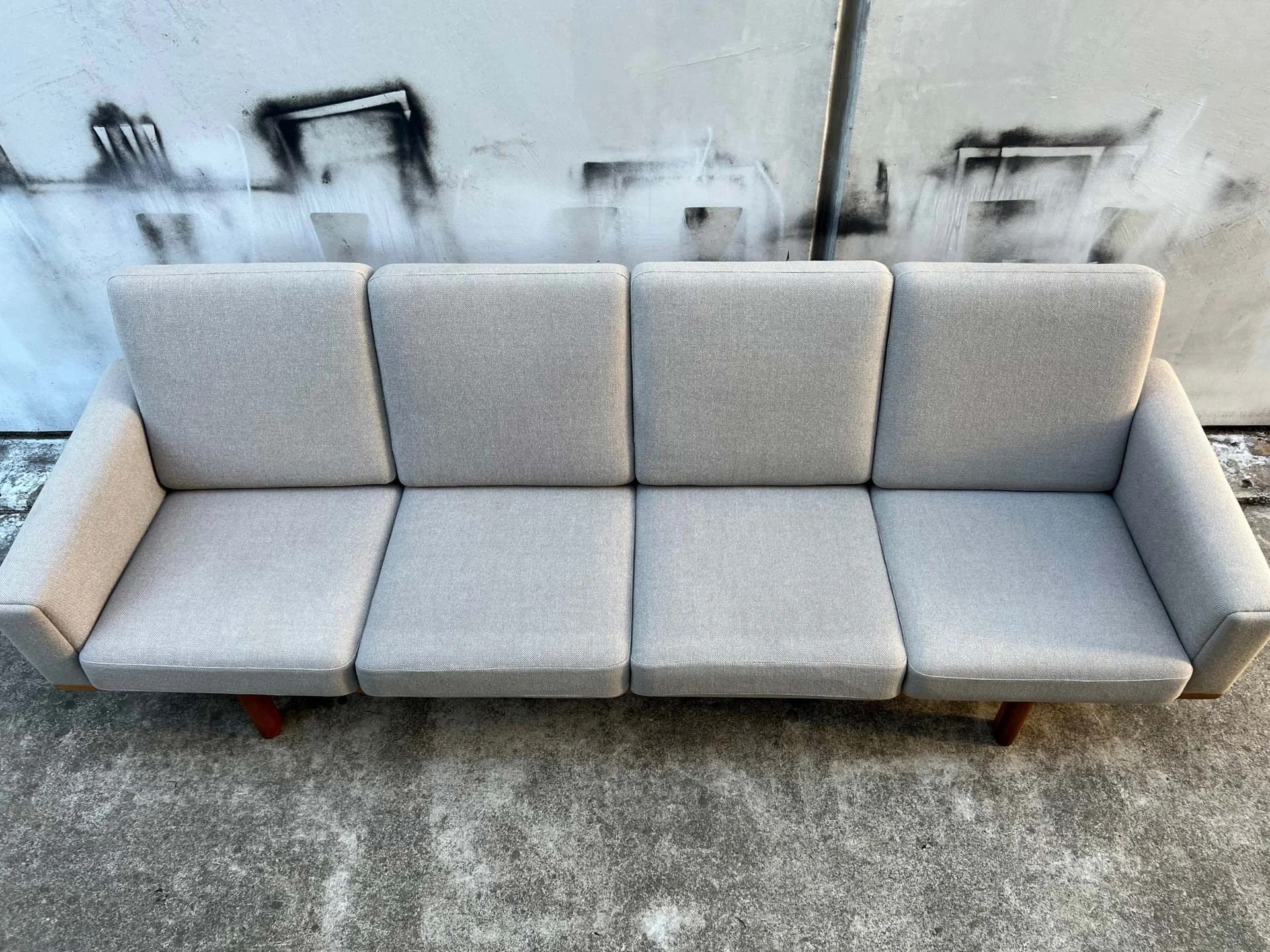 restored-hans-wegner-four-seater-sofa-for-getama-2.jpg