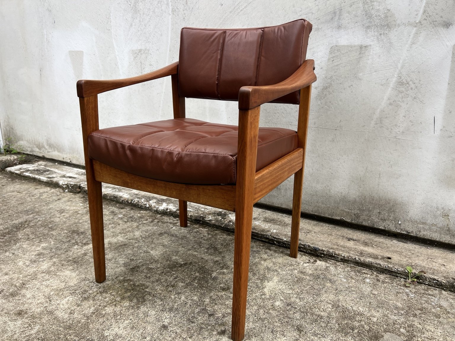mid-century restored leather office chair 01